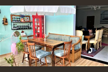 Casa de condomínio à venda com 228m², 3 quartos e 3 vagas