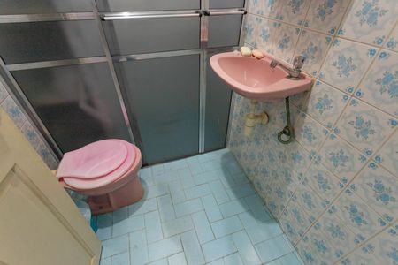 Casa à venda com 331m², 3 quartos e 4 vagasCasa 1 - Banheiro 