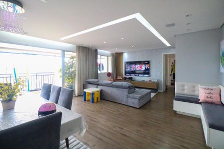 Apartamento à venda com 128m², 3 quartos e 3 vagas Apartamento à venda com 128m², 3 quartos e 3 vagasSala