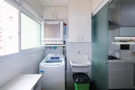 Apartamento à venda com 128m², 3 quartos e 3 vagas Apartamento à venda com 128m², 3 quartos e 3 vagasÁrea de Serviço