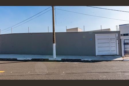 Casa à venda com 489m², 2 quartos e 1 vagaFachada