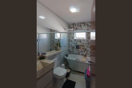 Casa à venda com 489m², 2 quartos e 1 vagaBanheiro da Suíte 2