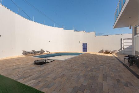 Casa à venda com 489m², 2 quartos e 1 vagaPiscina