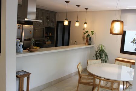 Casa de condomínio à venda com 475m², 4 quartos e 3 vagasCozinha