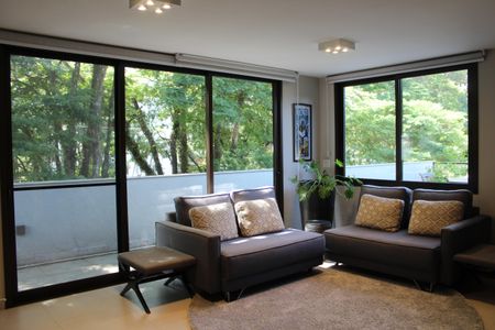 Sala de TV de casa de condomínio à venda com 4 quartos, 475m² em Santo Amaro, São Paulo