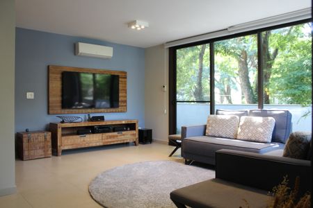 Casa de condomínio à venda com 475m², 4 quartos e 3 vagasSala de TV