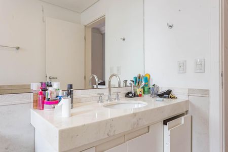 Apartamento à venda com 365m², 4 quartos e 6 vagasBanheiro da Suíte 4