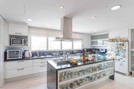 Apartamento à venda com 365m², 4 quartos e 6 vagasCozinha