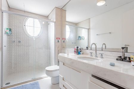 Apartamento à venda com 365m², 4 quartos e 6 vagasBanheiro da Suíte 4