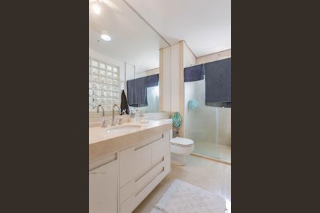 Apartamento à venda com 365m², 4 quartos e 6 vagasBanheiro Social