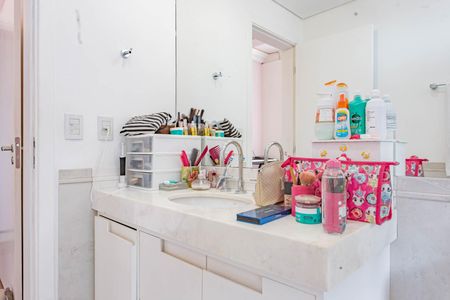 Apartamento à venda com 365m², 4 quartos e 6 vagasBanheiro da Suíte 2