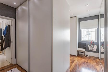 Apartamento à venda com 365m², 4 quartos e 6 vagasCloset da suíte
