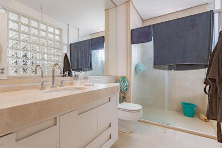 Apartamento à venda com 365m², 4 quartos e 6 vagasBanheiro Social