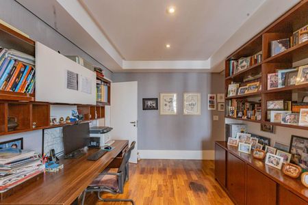 Apartamento à venda com 365m², 4 quartos e 6 vagasEscritório