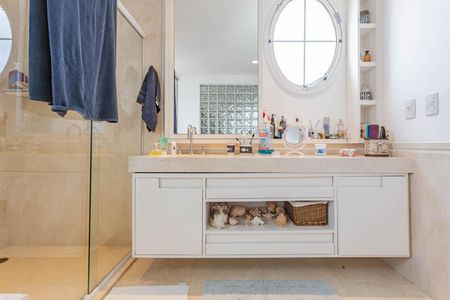 Apartamento à venda com 365m², 4 quartos e 6 vagasBanheiro da Suíte 1