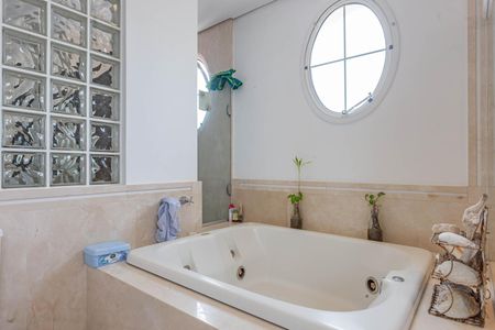 Apartamento à venda com 365m², 4 quartos e 6 vagasBanheiro da Suíte 1