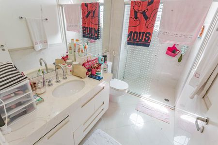 Apartamento à venda com 365m², 4 quartos e 6 vagasBanheiro da Suíte 2