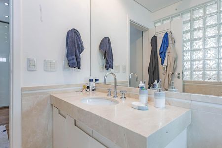 Apartamento à venda com 365m², 4 quartos e 6 vagasBanheiro Social