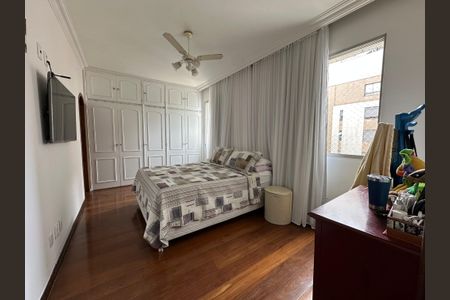 Apartamento à venda com 202m², 4 quartos e 2 vagasQuarto