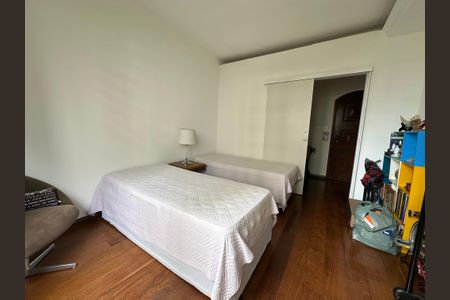 Apartamento à venda com 202m², 4 quartos e 2 vagasQuarto