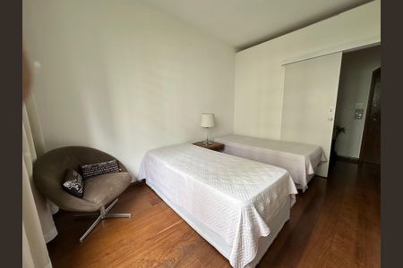 Apartamento à venda com 202m², 4 quartos e 2 vagasQuarto