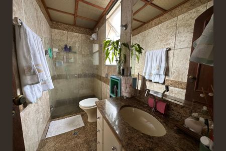 Apartamento à venda com 202m², 4 quartos e 2 vagasBanheiro