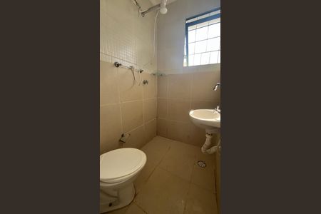 Banheiro de kitnet/studio para alugar com 1 quarto, 17m² em Cidade Universitária, Campinas