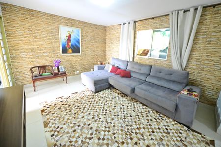 Casa de condomínio para alugar com 290m², 4 quartos e 6 vagasSala 1