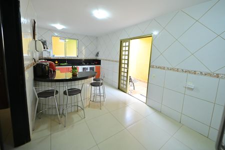 Casa de condomínio para alugar com 290m², 4 quartos e 6 vagasCozinha