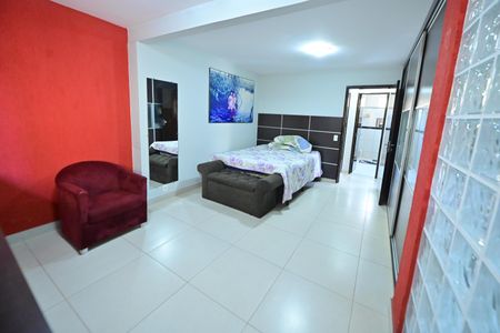 Casa de condomínio para alugar com 290m², 4 quartos e 6 vagasSuíte