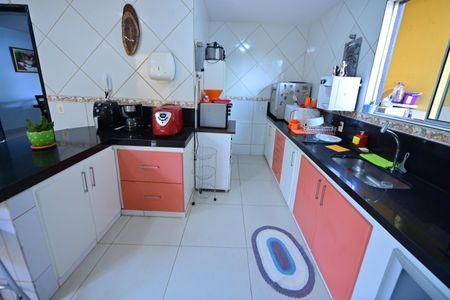 Casa de condomínio para alugar com 290m², 4 quartos e 6 vagasCozinha