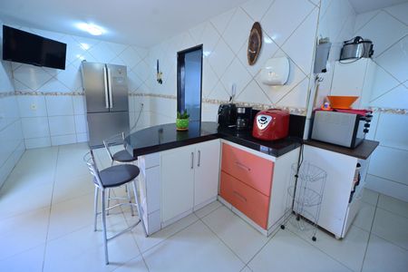 Casa de condomínio para alugar com 290m², 4 quartos e 6 vagasCozinha