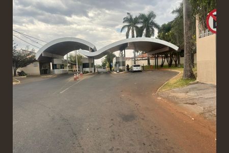 Casa de condomínio para alugar com 290m², 4 quartos e 6 vagasFachada e portaria