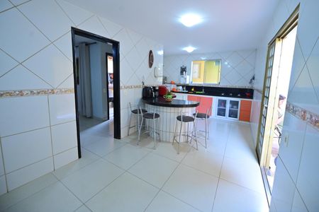 Casa de condomínio para alugar com 290m², 4 quartos e 6 vagasCozinha