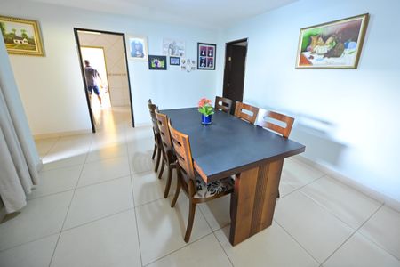 Casa de condomínio para alugar com 290m², 4 quartos e 6 vagasSala 2