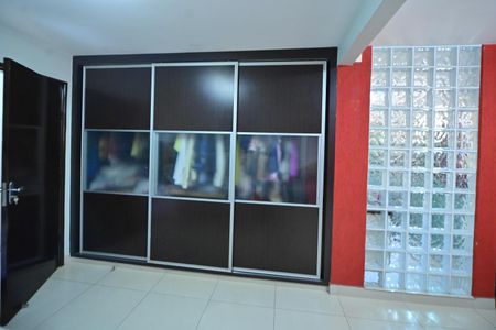 Casa de condomínio para alugar com 290m², 4 quartos e 6 vagasSuíte