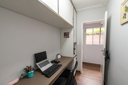 Casa à venda com 160m², 3 quartos e 1 vagaEscritório