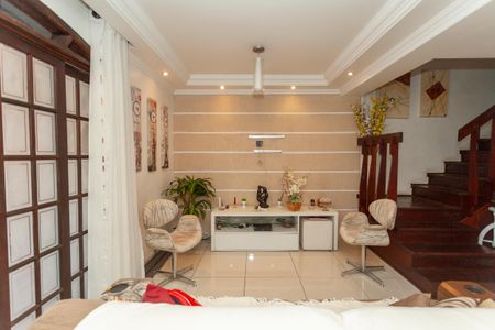 Casa para alugar com 150m², 3 quartos e 2 vagasSala