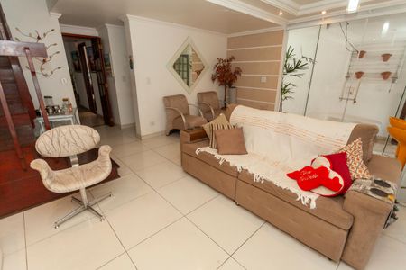 Casa para alugar com 150m², 3 quartos e 2 vagasSala