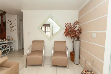 Sala de casa para alugar com 3 quartos, 150m² em Jardim Regis, São Paulo