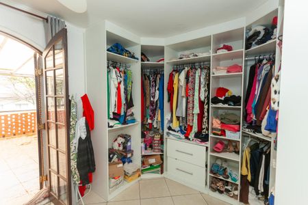 Casa para alugar com 150m², 3 quartos e 2 vagasCloset da suíte