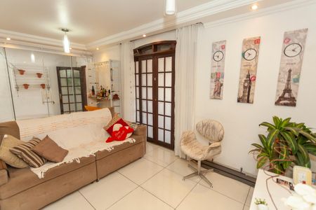 Casa para alugar com 150m², 3 quartos e 2 vagasSala