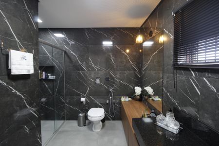 Casa à venda com 340m², 4 quartos e 4 vagasBanheiro 1