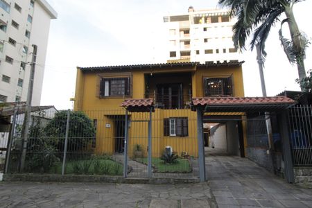 Casa à venda com 340m², 4 quartos e 4 vagasFachada