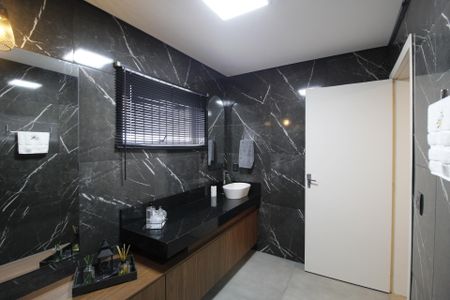 Casa à venda com 340m², 4 quartos e 4 vagasBanheiro 1