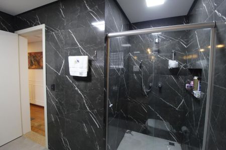 Casa à venda com 340m², 4 quartos e 4 vagasBanheiro 1