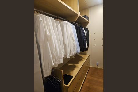 Apartamento à venda com 274m², 4 quartos e 5 vagas Apartamento à venda com 274m², 4 quartos e 5 vagasCloset