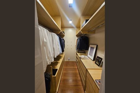 Apartamento à venda com 274m², 4 quartos e 5 vagas Apartamento à venda com 274m², 4 quartos e 5 vagasCloset