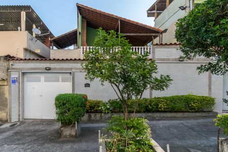 Casa à venda com 190m², 2 quartos e 4 vagas Casa à venda com 190m², 2 quartos e 4 vagasFachada