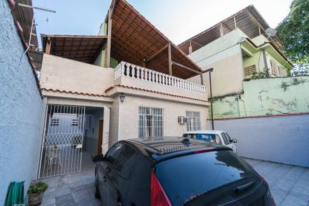 Casa à venda com 190m², 2 quartos e 4 vagas Casa à venda com 190m², 2 quartos e 4 vagasGaragem